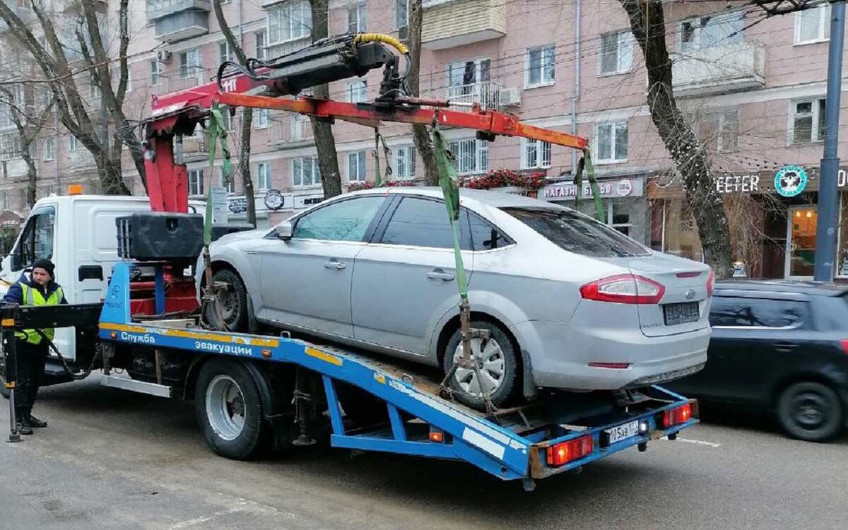    На эвакуацию автомобилей без номеров из воронежского бюджета могут потратить 21 млн рублей Фото издания «Блокнот Воронеж»