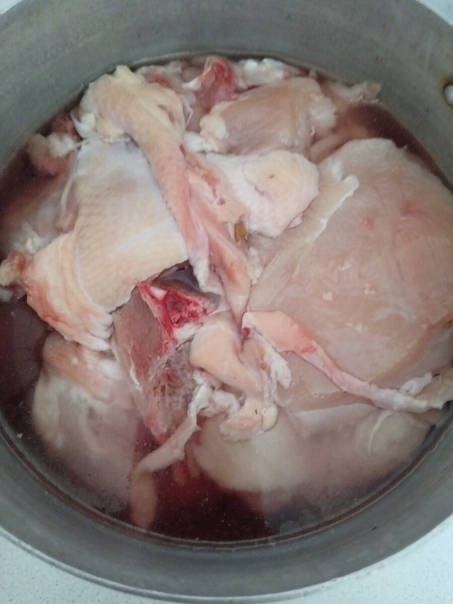 У меня минут 30 лежит. Чтобы как можно больше ушло крови