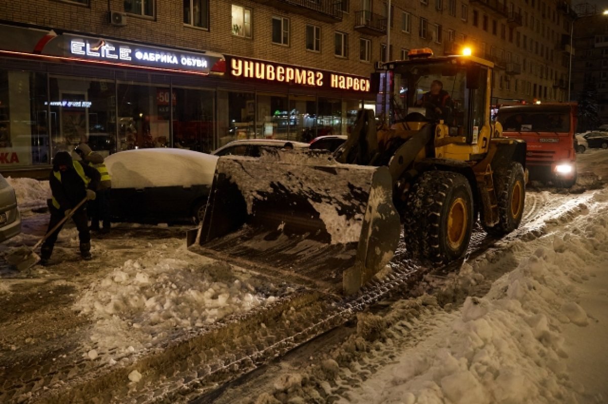    За ночь с 28 на 29 ноября в Петербурге вывезли 10 тысяч кубометров снега