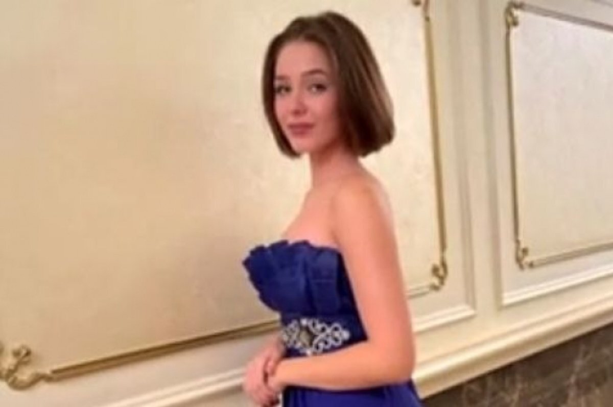    Дочь умершей Юлии Началовой вышла в свет с отцом и мачехой