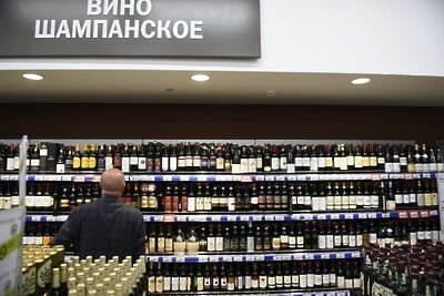    Торговля алкоголем в Москве ©Николай Корешков РИАМО
