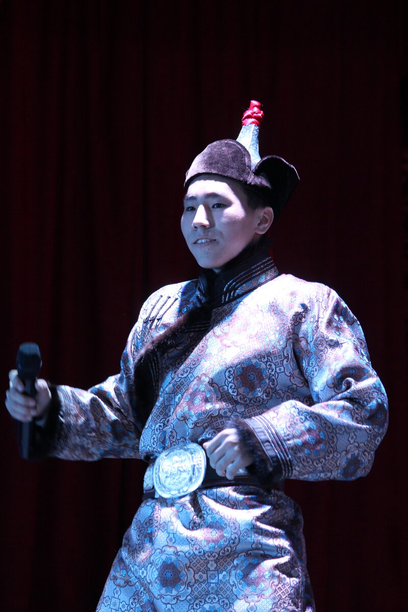 Тувинский колорит команды КВН «Дважды первые» школы №11 Кызыла