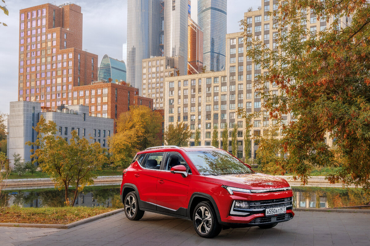 Кроссовер Москвич 3 оснащается вариатором. Это плавная и экономичная трансмиссия, которая отлично подходит городскому автомобилю