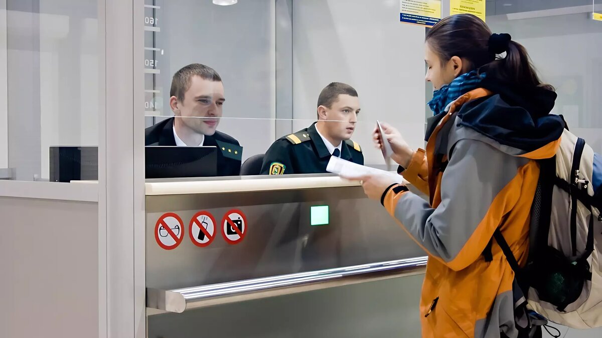     Въезжающим в Россию иностранцам запретят дискредитировать власти, пропагандировать нетрадиционные сексуальные отношения и искажать «историческую правду». Для этого они должны будут подписать «Соглашение о лояльности». Эта законодательная норма, разработанная в МВД, уже стала предметом дискуссий.