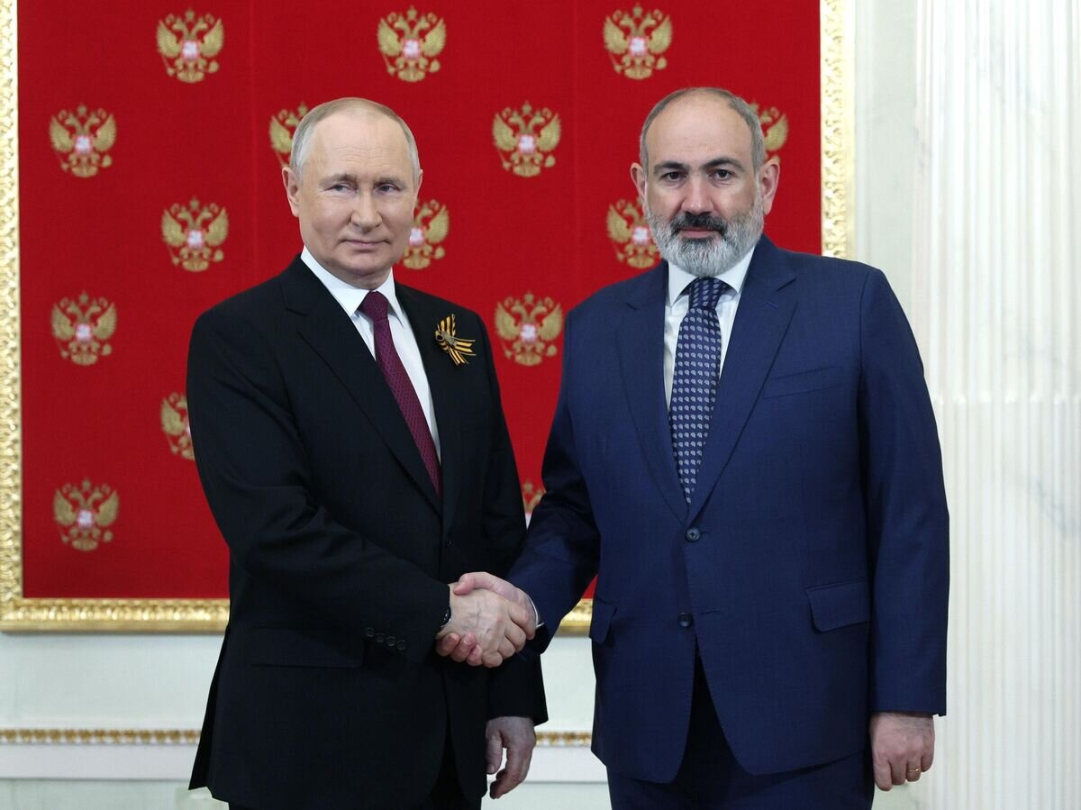    Президент РФ Владимир Путин и премьер-министр Армении Никол Пашинян во время встречи в Кремле© РИА Новости / POOL