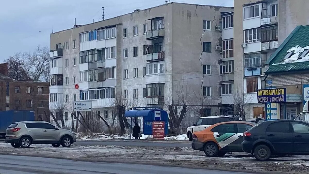     Дом №105 на проспекте Ленина в Дзержинске, предварительно, оказался под угрозой разрушения. Об этом жители сообщили в соцсети. Ситуацию прокомментировали в мэрии города.