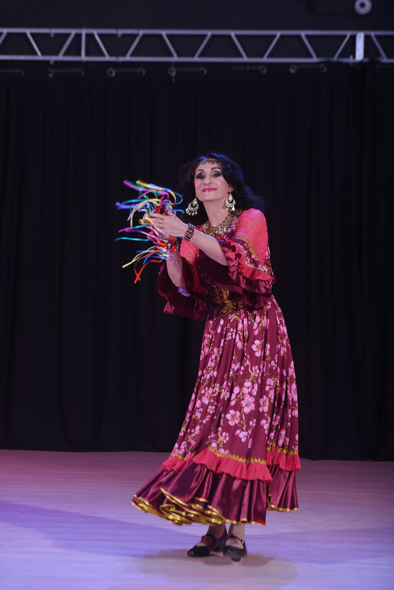 Народный (цыганский) танец «Пошуненте» в исполнении Qvarta Roma в показательной программе фестиваля-конкурса Dance Star. Dance studio (Научный проезд, 17). 12 ноября 2023 г.