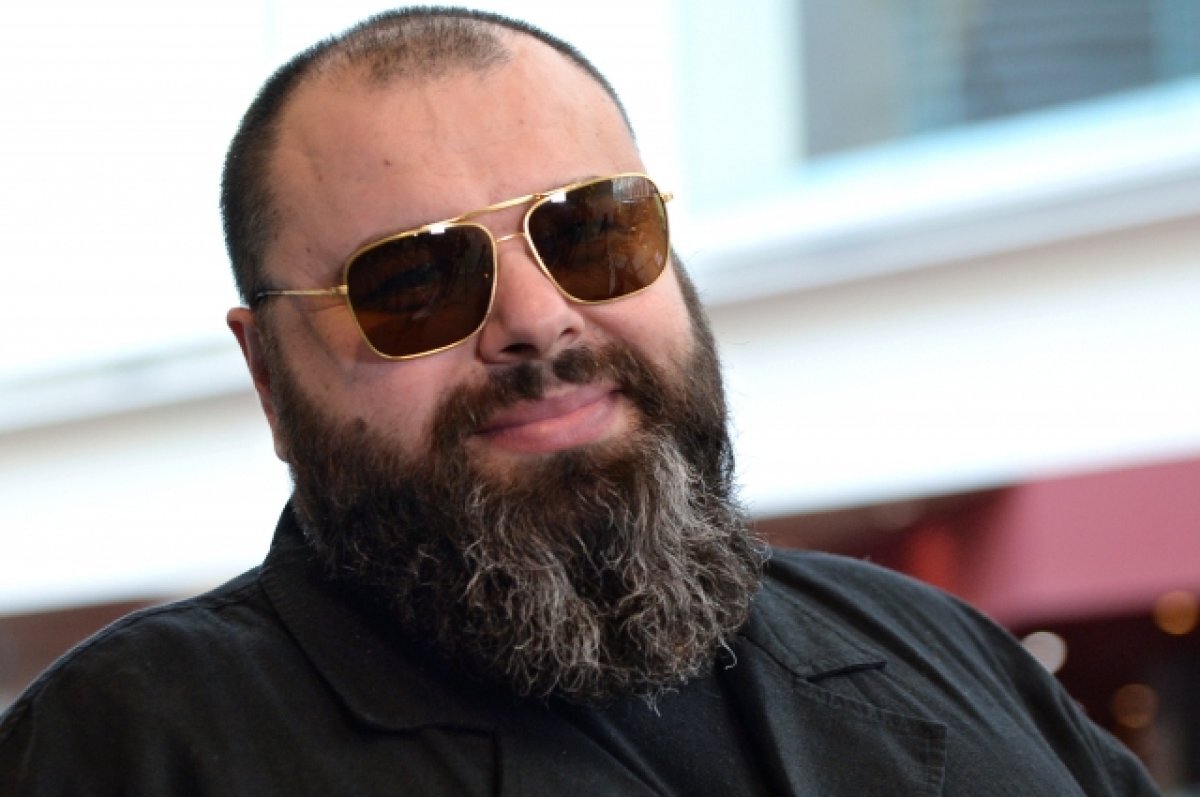    Фадеев: из-за песни «Мой мармеладный» пошла мода на русские шапки и макияж