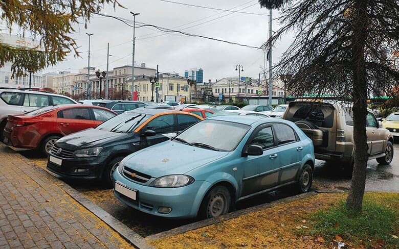 Кто отвечает за повреждение авто во дворе?