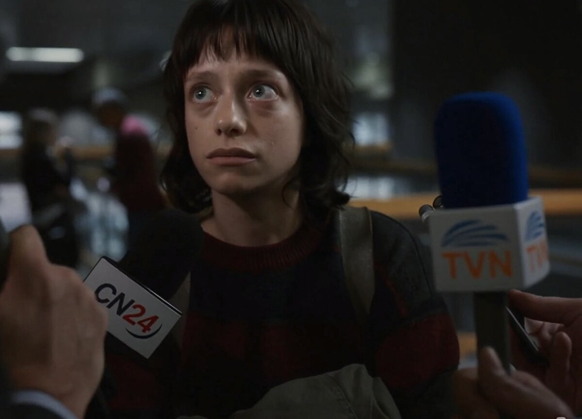 Девушки одержимы серийным убийцей Вырывающийся за рамки жанра безумный ...