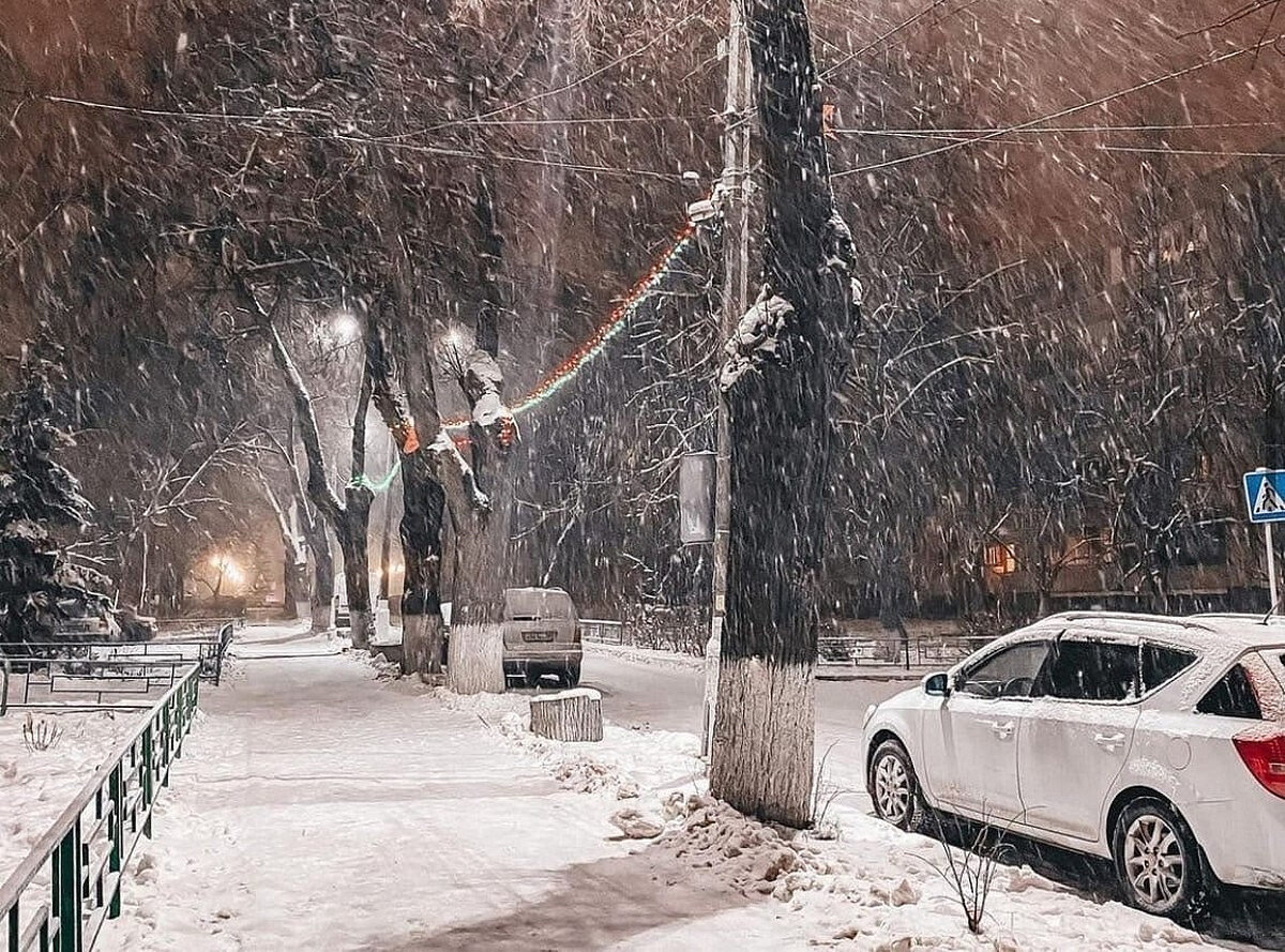 Снегопад. Сильный снегопад. Снегопад в Москве. Сильный снегопад в городе.