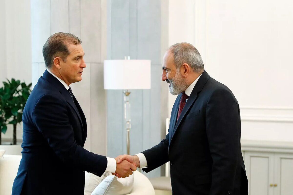 Премьер-министр Никол Пашинян принял руководителя по государственной политике стран региона компании Amazon web services Франко Спичиарелли (29 ноября 2023). Еревaн © Photo : official site of the Prime Minister of RA