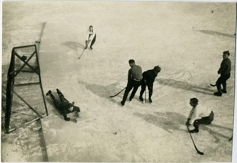 Неизвестный автор Хоккейная команда «Динамо»
Дата съемки: 1929 год