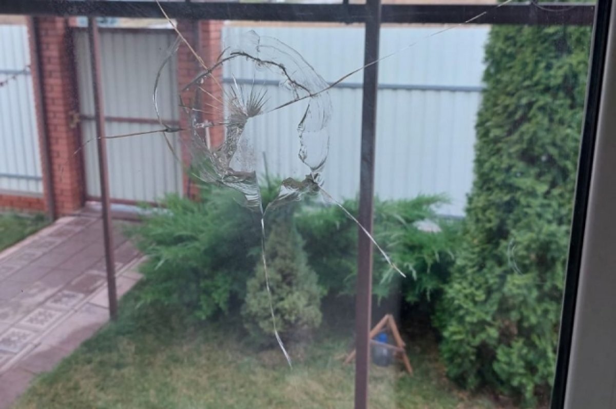    Пули залетели в детскую.