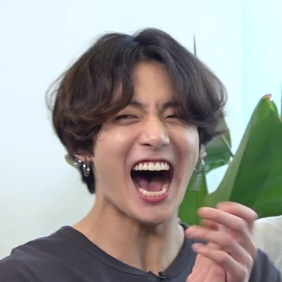 А кто будет доволен?  Золотой дождь, Золотое имя, Золотой альбом, Золотая карьера .. и нет ни одного золотого зуба ..