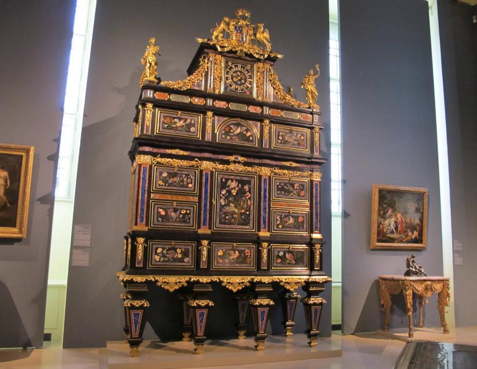 Шкаф Badminton Cabinet, стоимостью 36 миллионов долларов