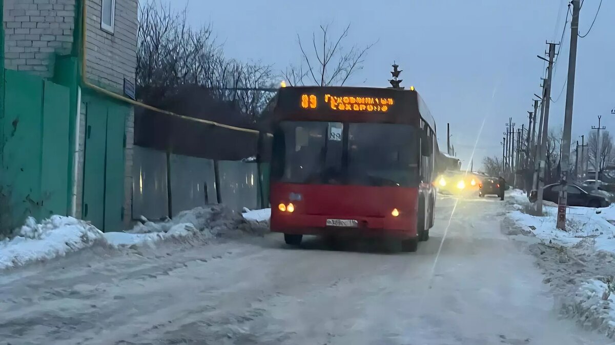 Казанский поселок вынужден ждать автобус, развозящий рабочих на стройку  СИЗО | inkazan.ru | Дзен