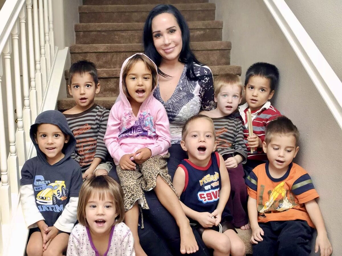 Надя и восьмерняшки. Фото из открытых источников