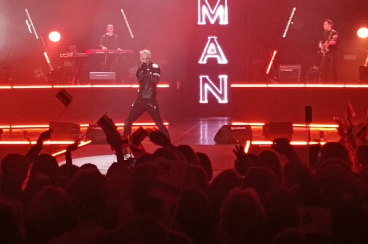    Ярослав Дронов, который выбрал для себя сценический псевдоним SHAMAN, стал суперпопулярным после исполнения своего хита «Встанем».