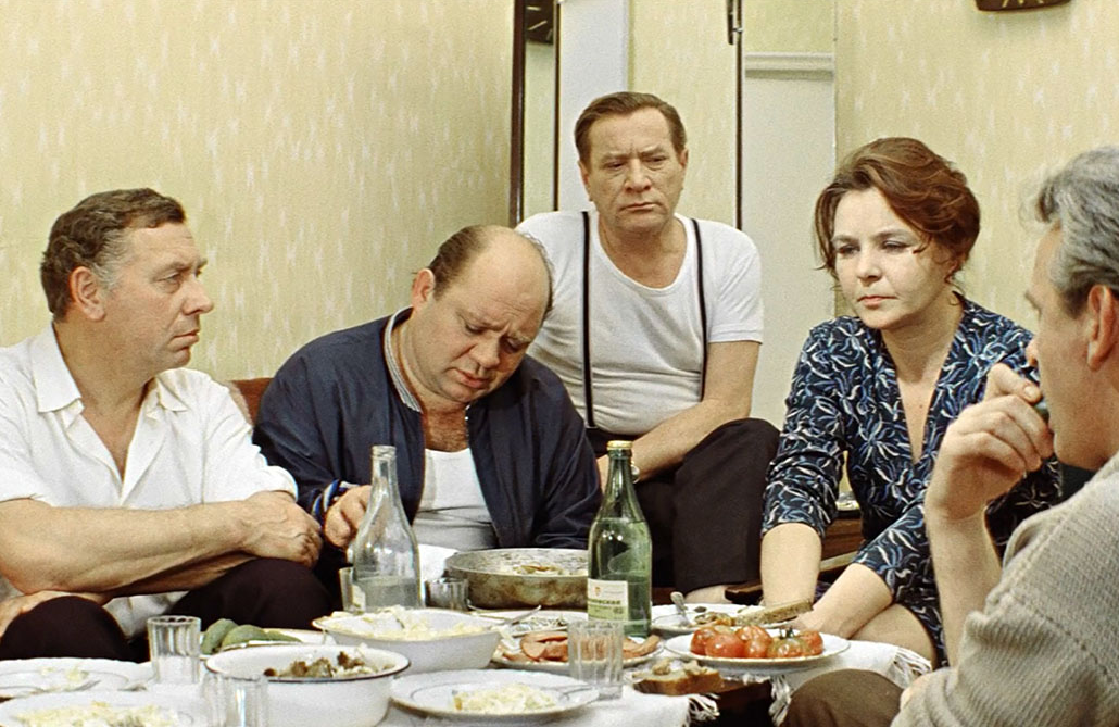 Белорусский вокзал (Андрей Смирнов) [1971,. Белорусский вокзал фильм 1971. Леонов белорусский вокзал. Анатолий Папанов белорусский вокзал. Белорусский вокзал режиссер