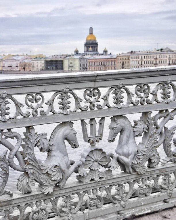 Ограда Благовещенского моста. Фото: Екатерина Борисова, https://vk.cc/csL3wQ