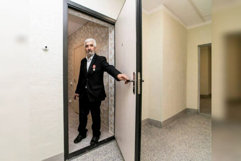    Доброволец СВО из Оренбурга Виталий Федотов получил новое жилье в приоритетном порядке Андрей Севостьянов