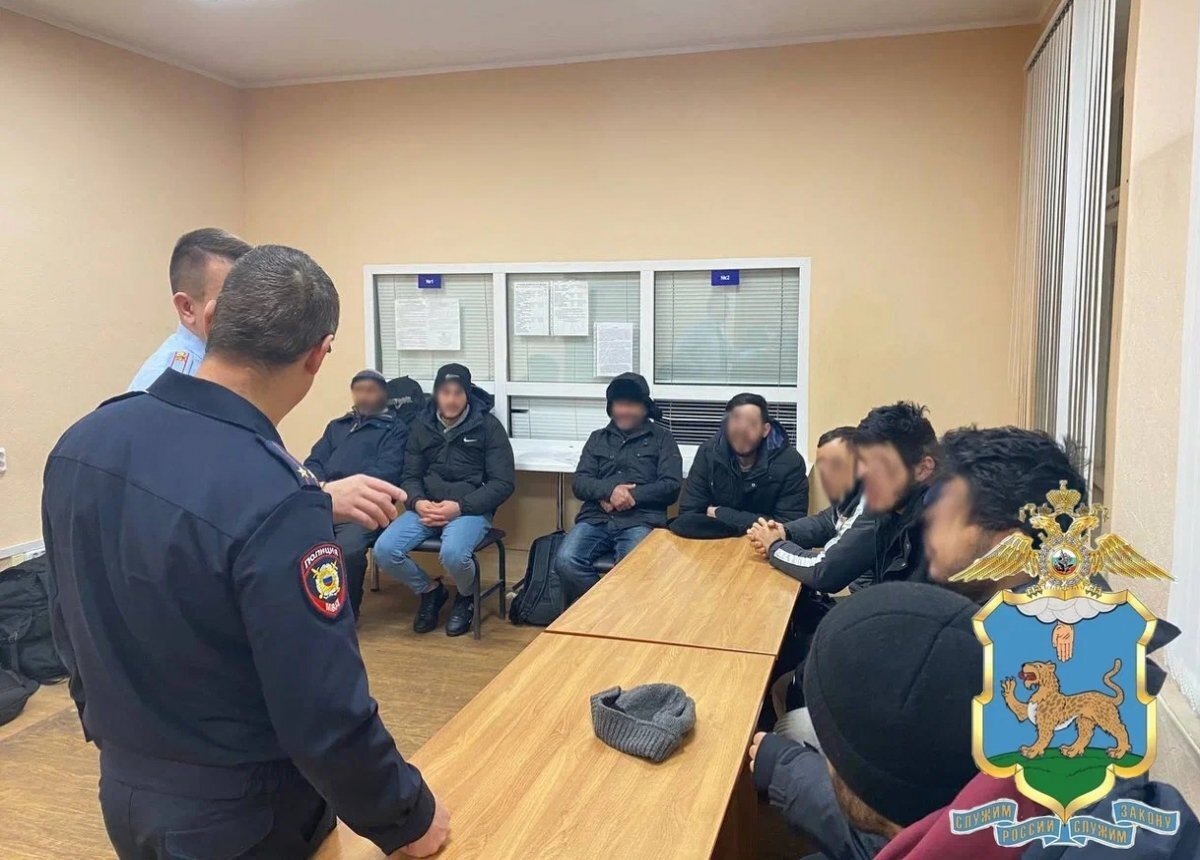    12 задержанных в Псковской области иностранцев выдворят из страны