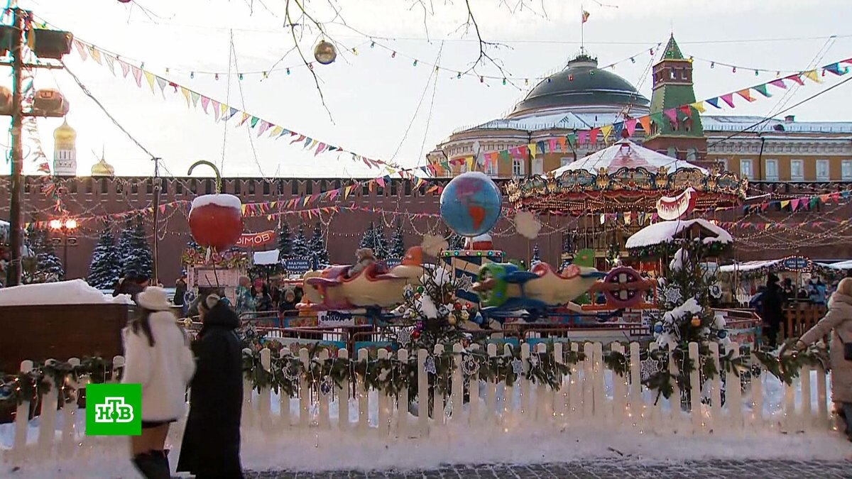   Москву начали украшать к Новому году