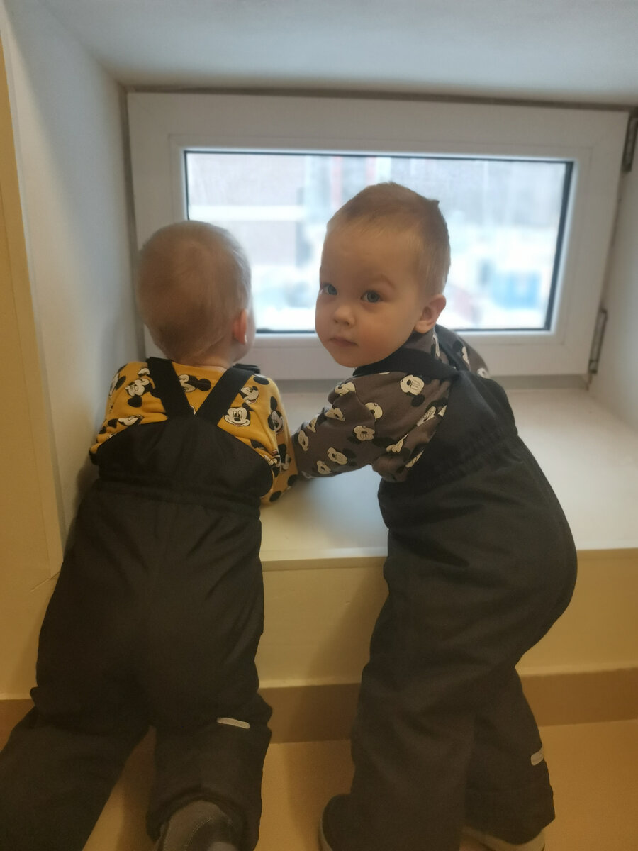 В поликлинике, смотрим как работает экскаватор