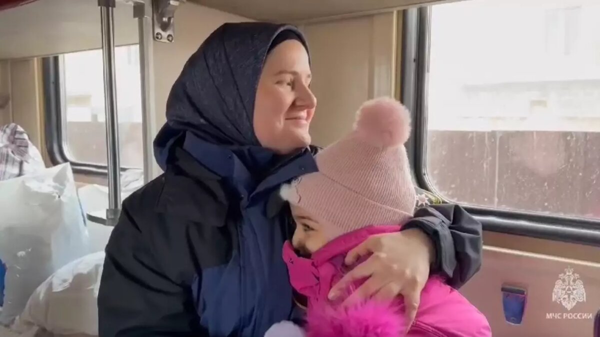     В Грозный прибыла первая группа палестинских беженцев, покинувших свои дома из-за конфликта с Израилем, — рассказали в МЧС Чечни.