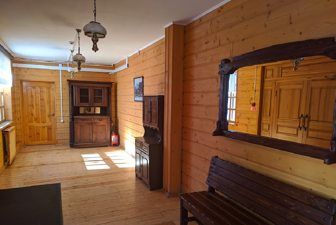 Тамбур в кафе Чайная.