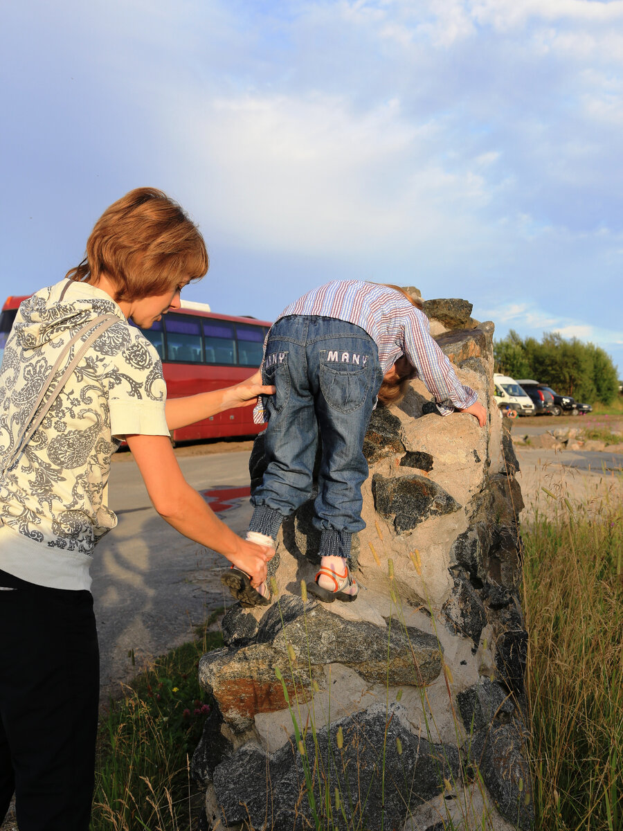 Один шаг, и можно помочь, когда НЕОБХОДИМОСТЬ будет (тут конкретно нога соскользнула).