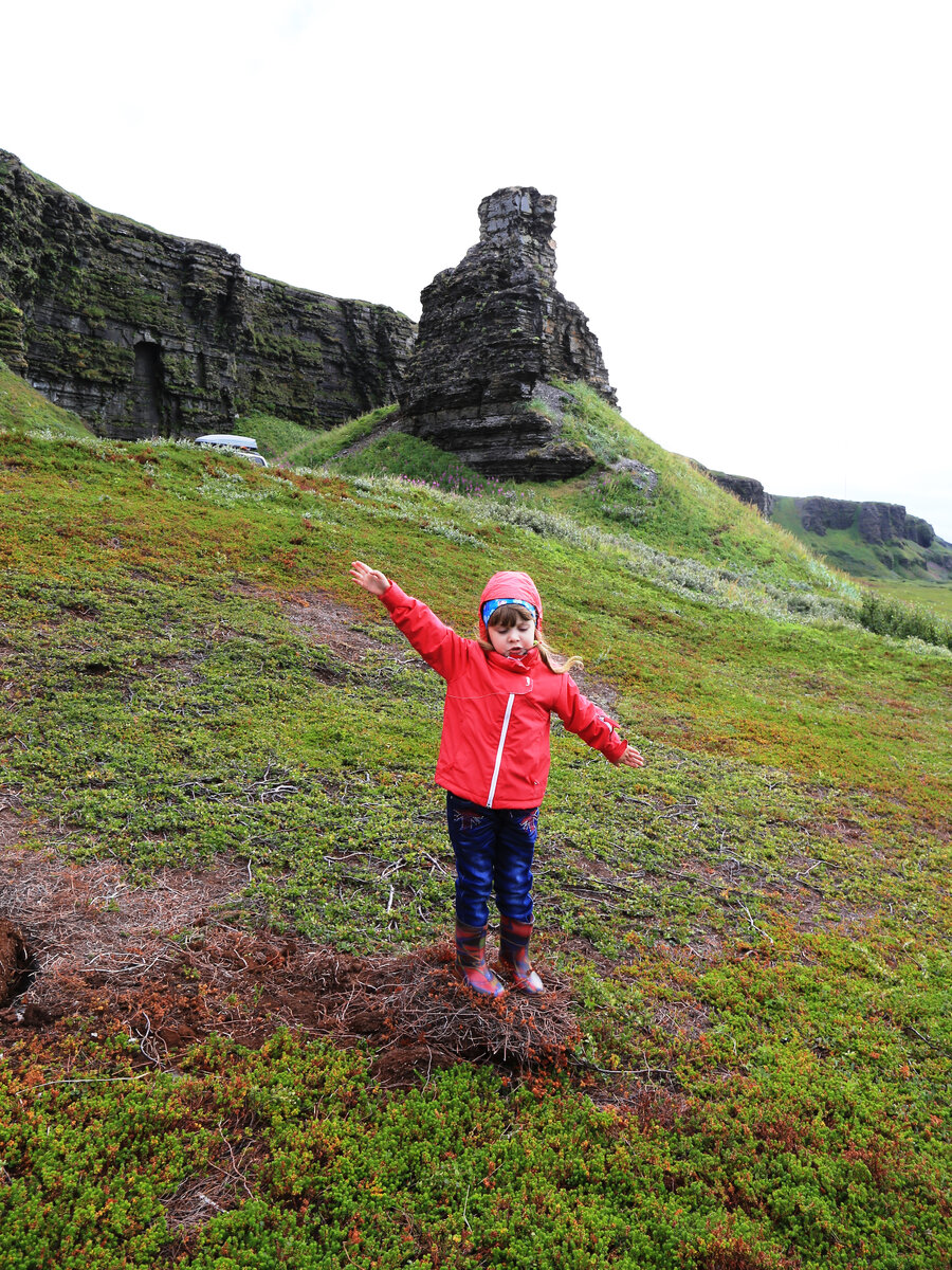 Скалы Два брата на полуострове Среднем