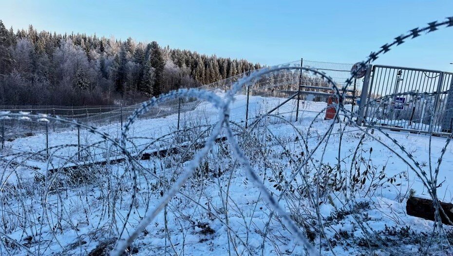    Барьер на КПП Куусамо в Финляндии на границе с Россией. Автор фото: Rajavartiolaitos