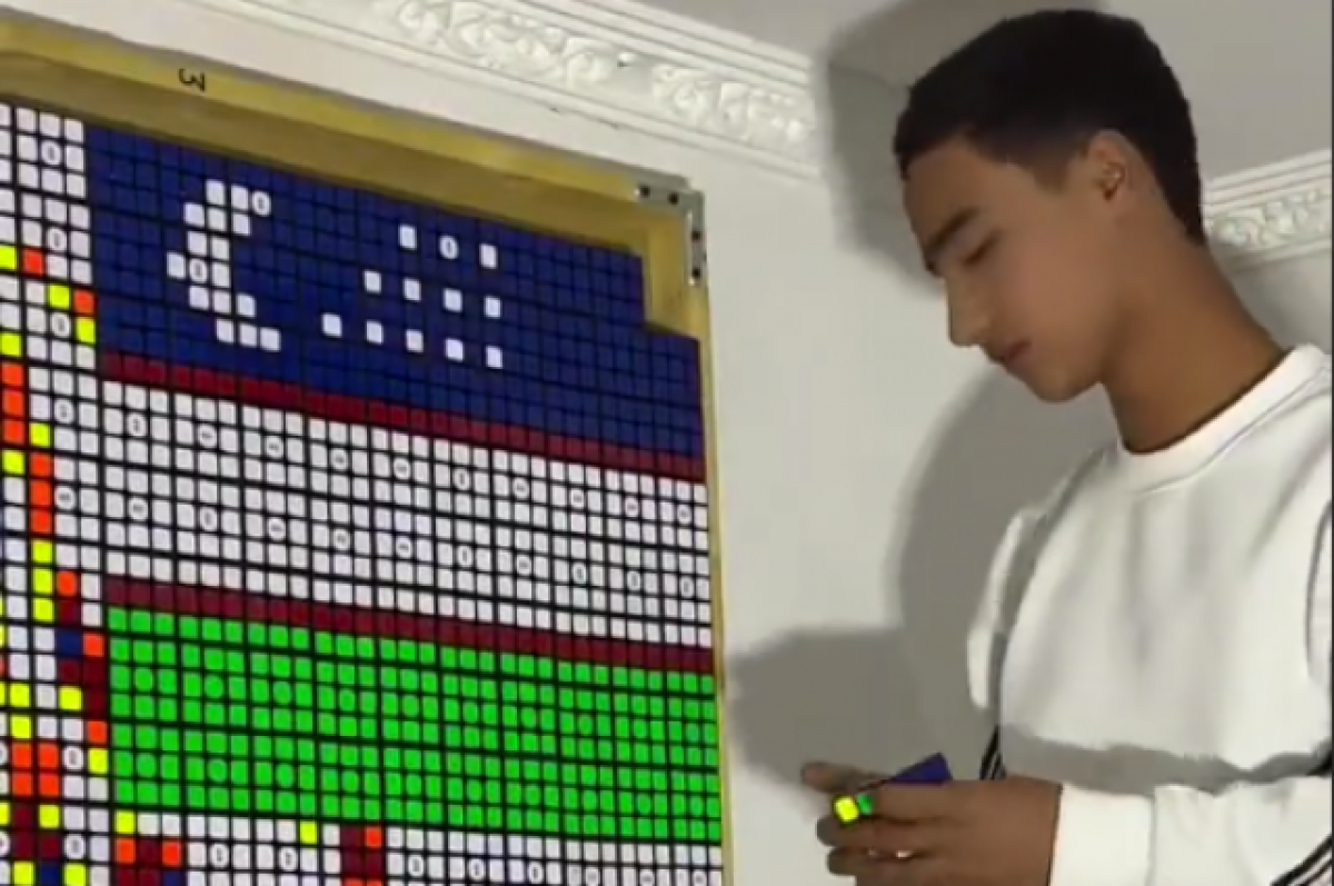    Узбекский художник создал картину из кубиков Рубика в поддержку Газы