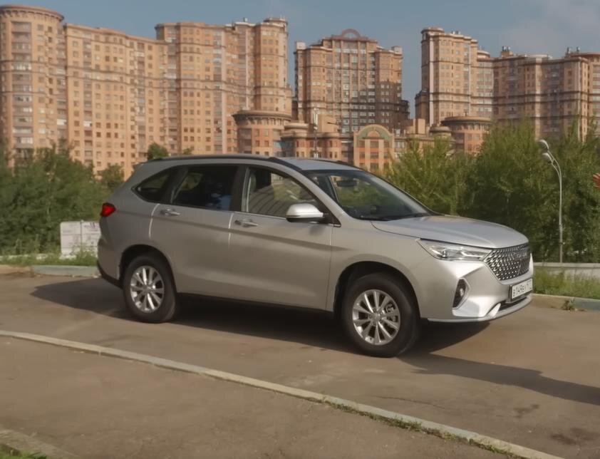 Haval M6 внешне напоминает модели японских авто прежних годов выпуска