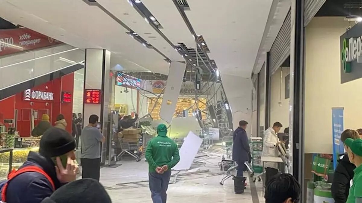     Потолок рухнул на первом этаже в здании торгового центра «Авеню» на проспекте Вернадского, 86А. По предварительным данным, жертв нет.