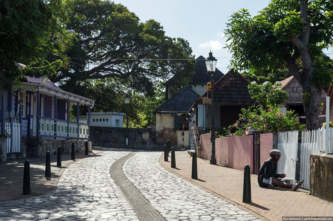 Ораньестад синт-эстатиус. Синт николас. Город аруба фото достопримечательности. Синт николас. Университет арубы.