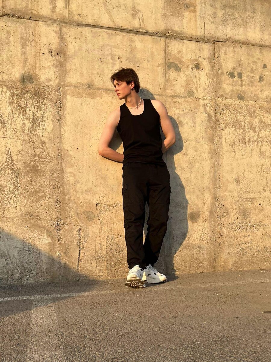 Тиктокер (по состоянию на ноябрь 2023 года — 1,5 млн подписчиков). Алматы, Казахстан.