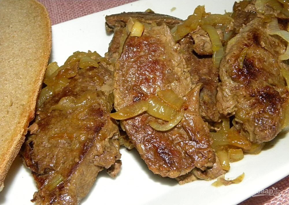 Говяжья печень жареная. Источник https://povar.ru/recipes/govyajya_pechen_s_lukom-49004.html.