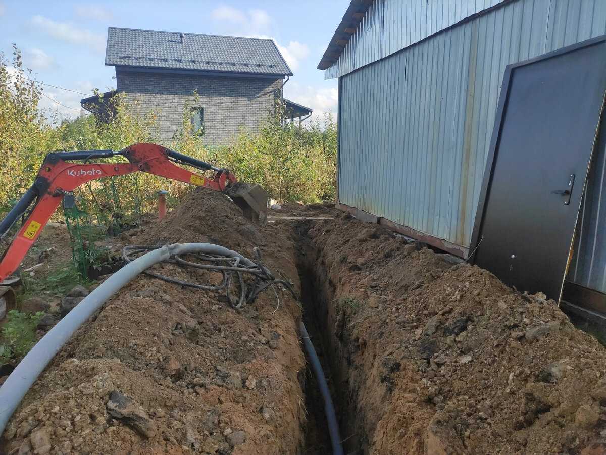 Укладываем трубу водопроводную