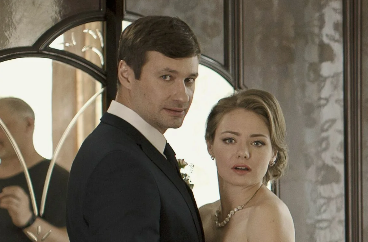 Ревность юмор в картинках. Ревнующая жена прикол. Вторая жена была настолько ревнивая. Буду третьей женой. Буду третьей женой.