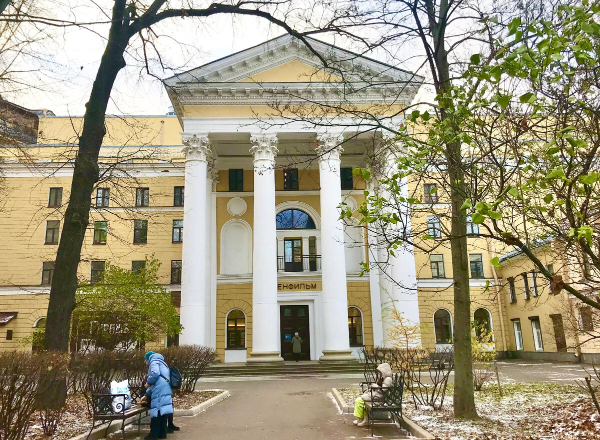 Киностудия Ленфильм (Каменоостровский пр., 10)