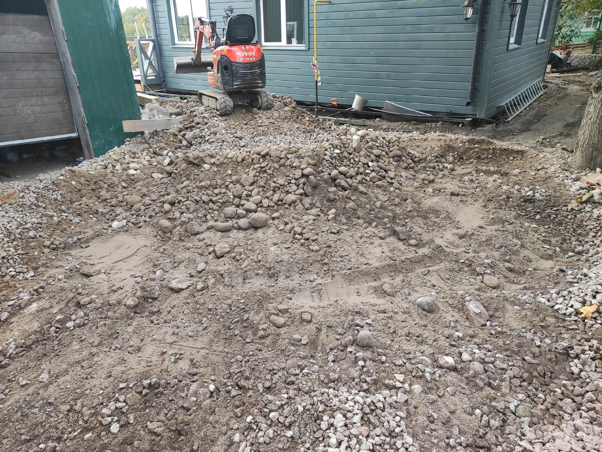 Собираю и перемещаю щебень