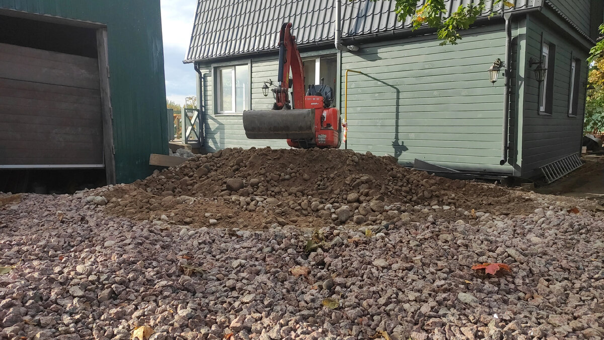 Освободил площадку под следующую порцию сыпучих материалов.