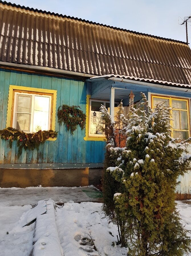 Наш дом в январе 2017 года. До ремонта и переезда в него на ПМЖ из Москвы. Старая 40-ка летняя дача.