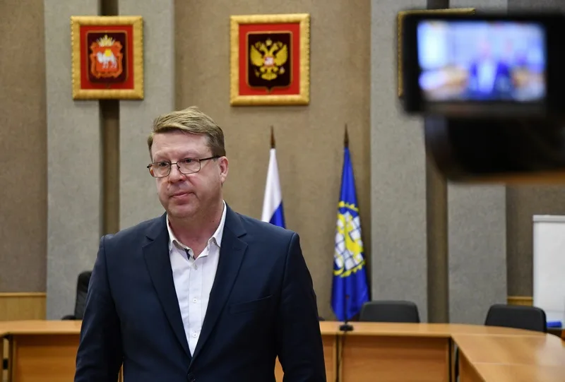 Директор Бердников. Который много обещает, но врёт
