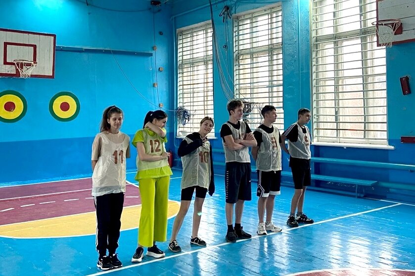 29 ноября 2023 года в Петровской школе № 36 закончились соревнования по баскетболу среди обучающихся 9, 10 и 11 классов в программе мероприятий «Неделя физкультуры». 
