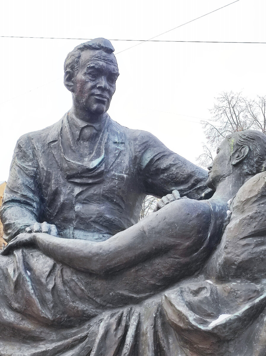 Памятник хирургу Федору Углову в Санкт-Петербурге. Источник — dzen.ru/pa_myatnik