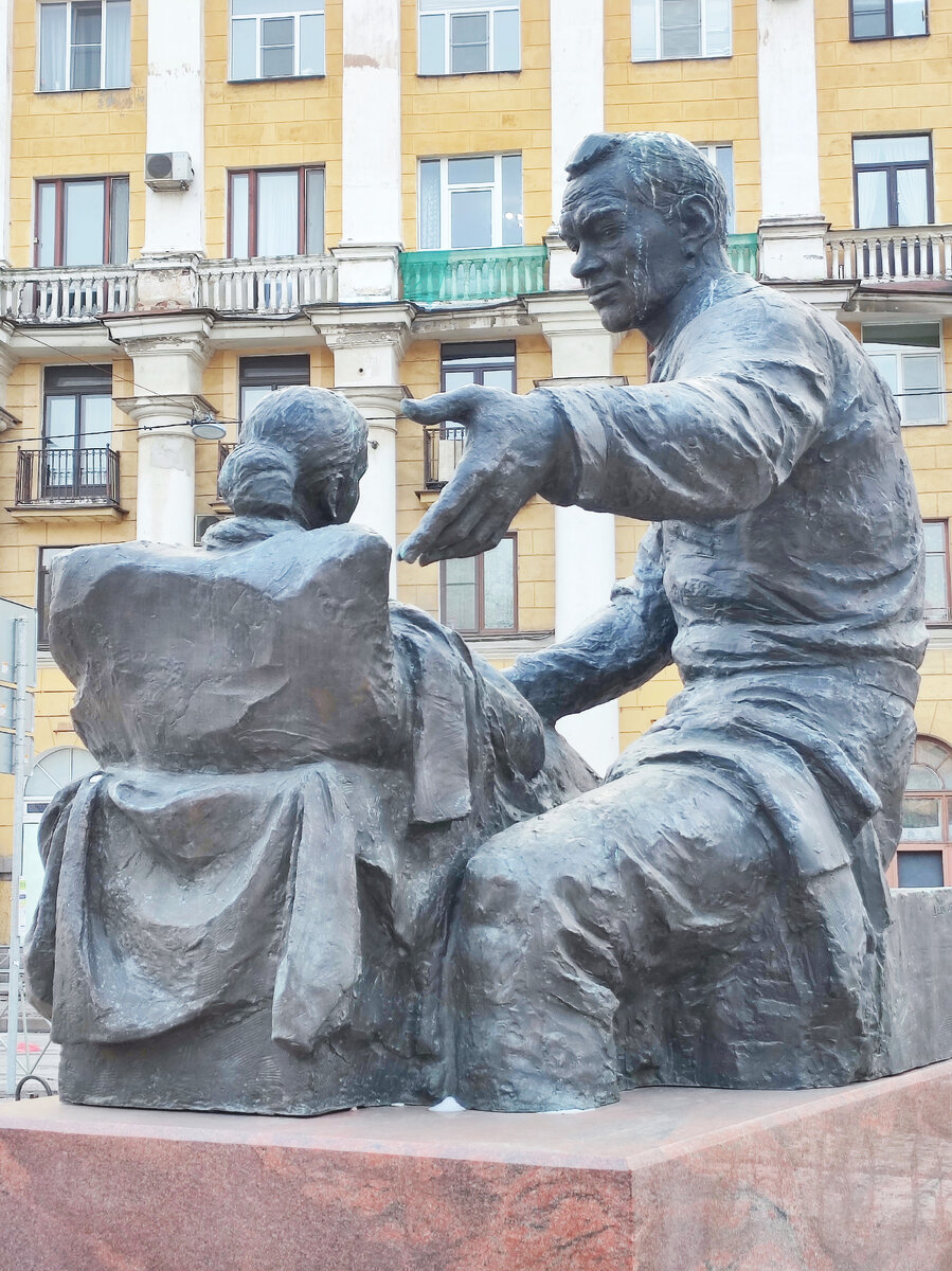 Памятник хирургу Федору Углову в Санкт-Петербурге. Источник — dzen.ru/pa_myatnik